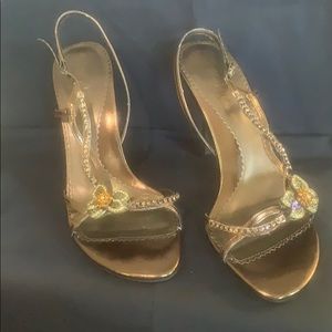 NWOT Elegant sandals with beautiful crystals